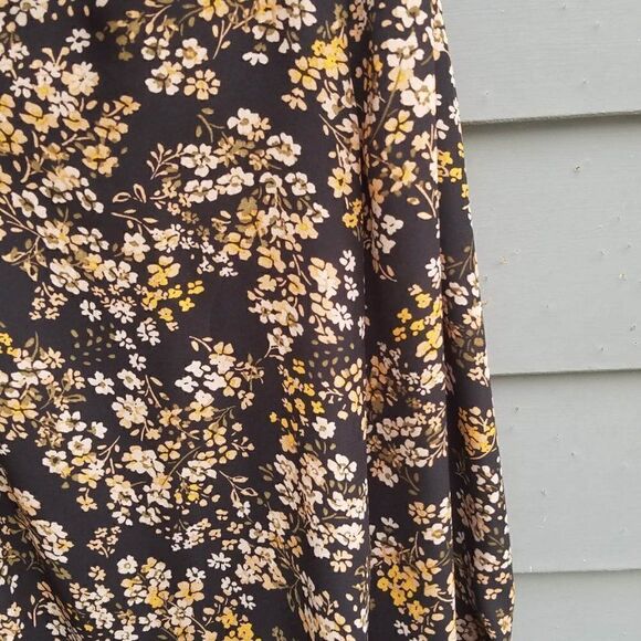 Maurices Brown Black Floral Button Down Peasant Top Medium - Picture 11 of 12